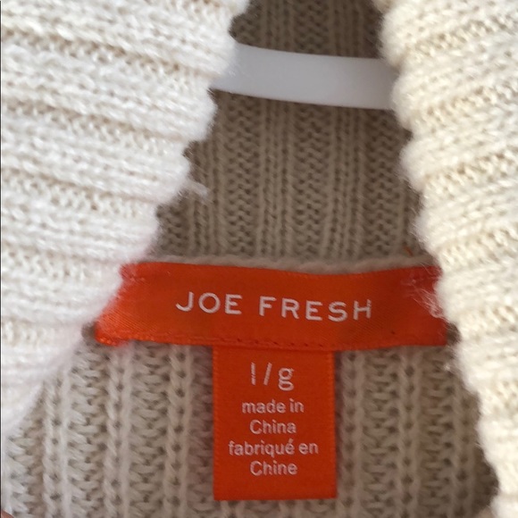 Joe Fresh Turtle Neck - Picture 4 of 4
